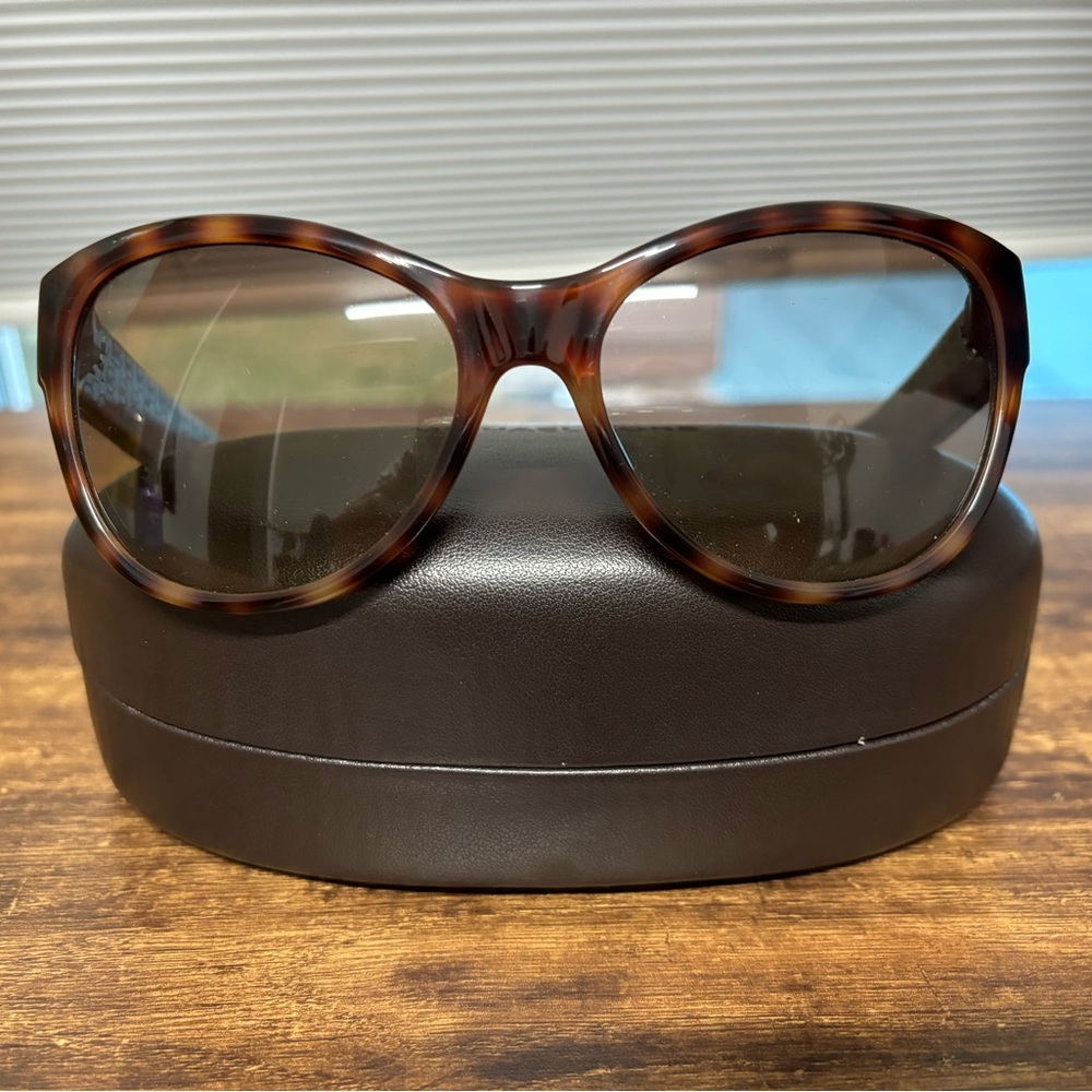 Michael Kors Vivian Brown Tortoise Cat Eye Sunglasses slightly used with Case